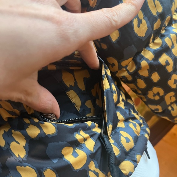 The North Face Leopard Print 1996 Retro Cropped Nuptse 700 - Leopard, size s - Picture 8 of 13